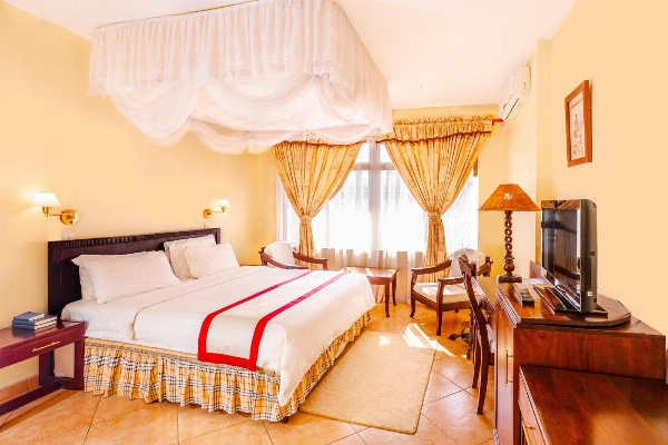 New Safari Hotel image 1